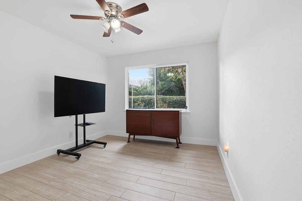 Residential in West Hills (los Angeles) 3
