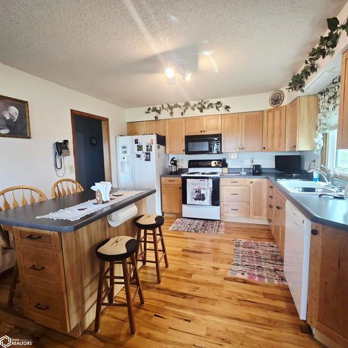 1307 Irvine Ave, New Sharon, IA, 50207-8183 | Card Image