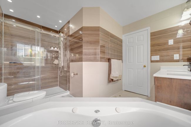 147 Whitwell Dr, House other with 6 bedrooms, 4 bathrooms and 4 parking in Brampton ON | Image 27