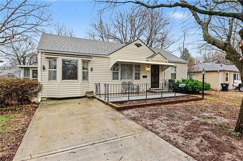 9005 E 73rd St, Raytown, MO, 64133-6422 | Card Image