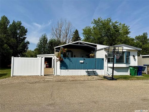 d5-1455 9th Ave Ne, Moose Jaw, SK, S6J0A9 | Card Image