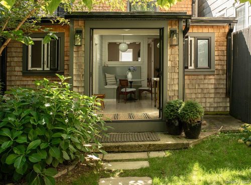 342 State St, Hudson, NY, 12534-1910 | Card Image