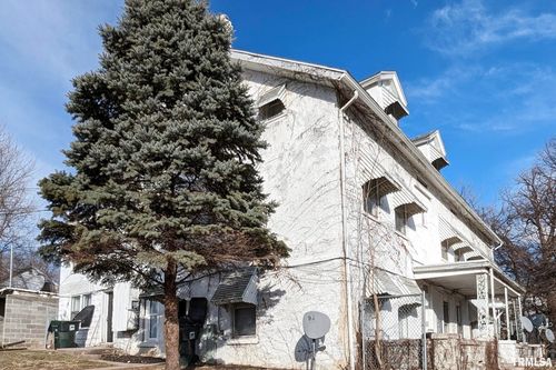 832 W 8th St, Davenport, IA, 52802-3344 | Card Image