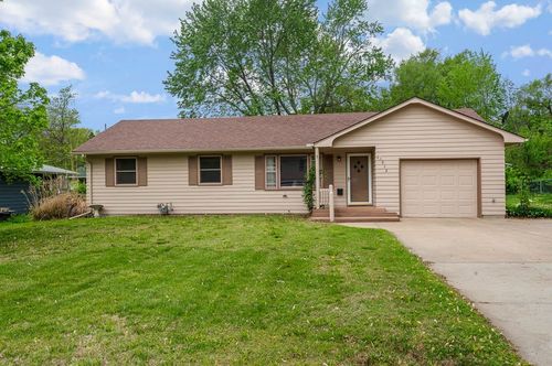 212 S Elm St, Wellsville, KS, 66092-8572 | Card Image