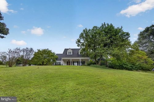 10024 Colvin Run Rd, GREAT FALLS, VA, 22066-1832 | Card Image