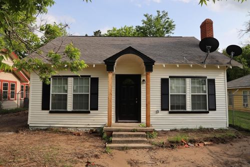 818 E Palestine St, Mexia, TX, 76667-2946 | Card Image