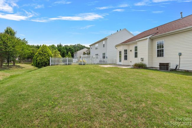 9814 Forest Run Ln, House other with 3 bedrooms, 2 bathrooms and null parking in Charlotte NC | Image 24
