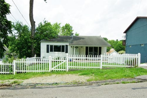 171 W Hiram Street, Barberton, OH, 44203 | Card Image