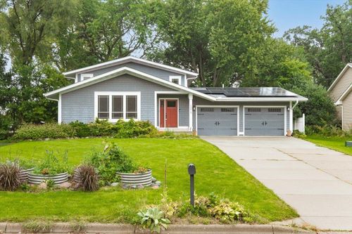 1075 Sherren St W, Roseville, MN, 55113-4430 | Card Image