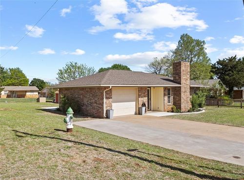 524 N 1st St, Weatherford, OK, 73096-4402 | Card Image