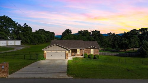 411 Mckinney Dr, Sevierville, TN, 37876-5226 | Card Image