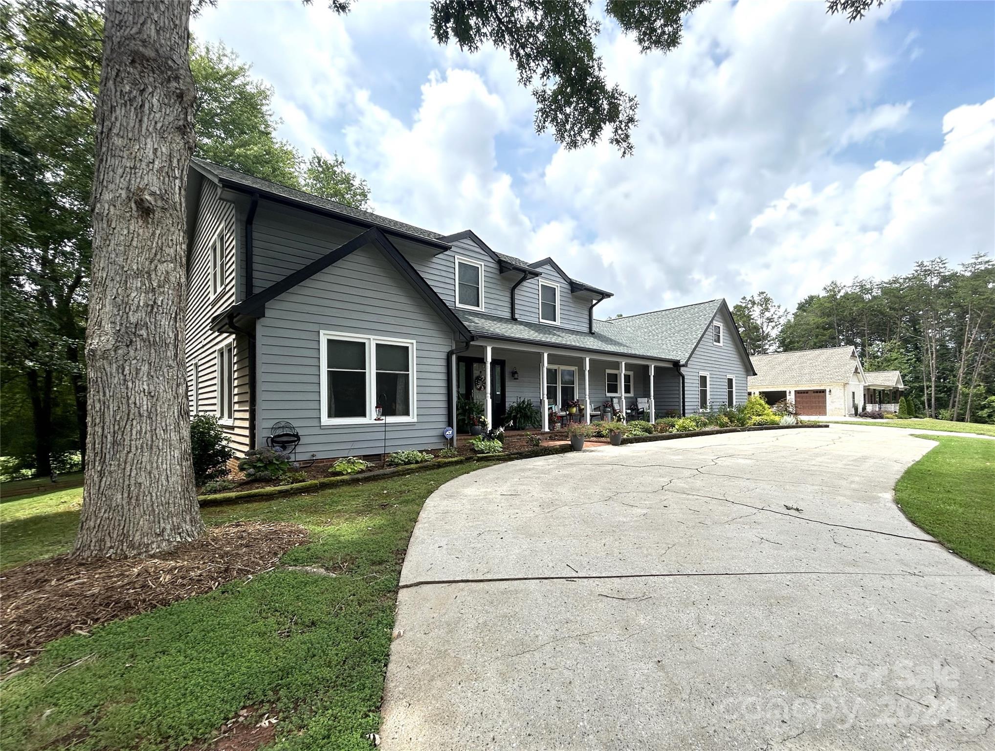 Glen Hollow Ln, Hickory, NC 28601