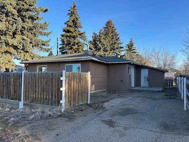 6003 54 Street, Home with 3 bedrooms, 1 bathrooms and 6 parking in Taber AB | Image 3