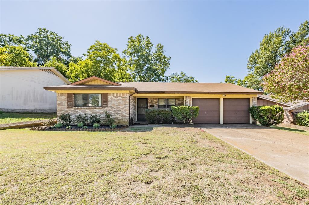 Paula Dr, Arlington, TX 76012
