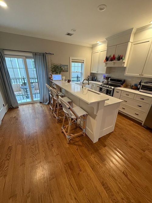 394-394 W Second St, Boston, MA, 02127 | Card Image