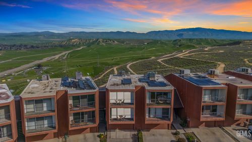 21b-4200 Boise Street, Bakersfield, CA, 93306 | Card Image