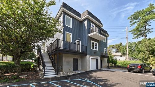 126 Newark Pompton Tpke, Pequannock, NJ, 07440-1315 | Card Image