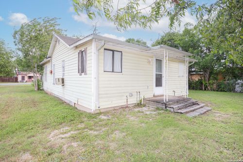1902 17th St, Hondo, TX, 78861-1616 | Card Image