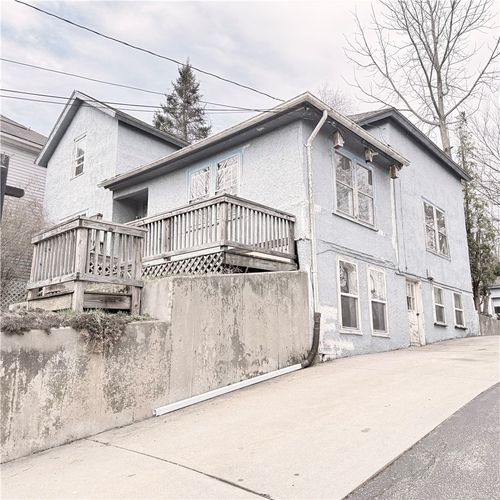 7 Shippee Ave, West Warwick, RI, 02893-4920 | Card Image