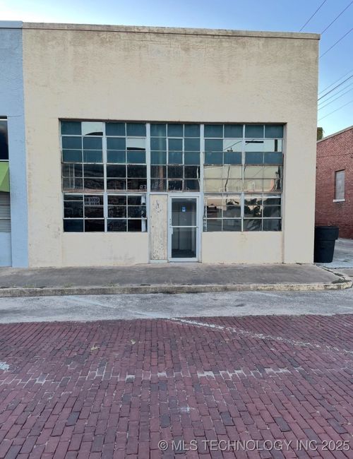111 E Mcclure Ave, Pauls Valley, OK, 73075-4236 | Card Image