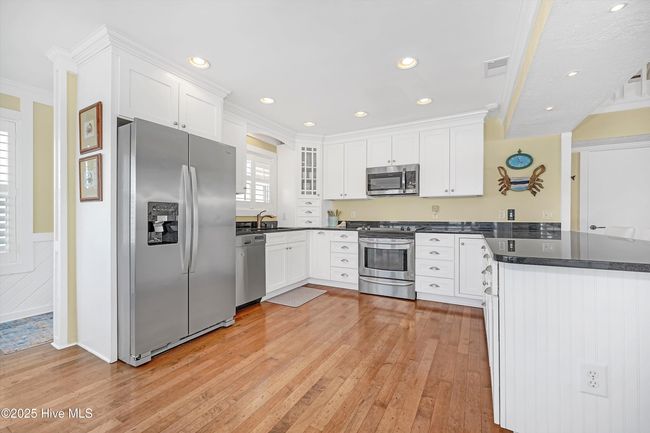 24 Pender St, House other with 5 bedrooms, 5 bathrooms and 1 parking in Ocean Isle Beach NC | Image 5