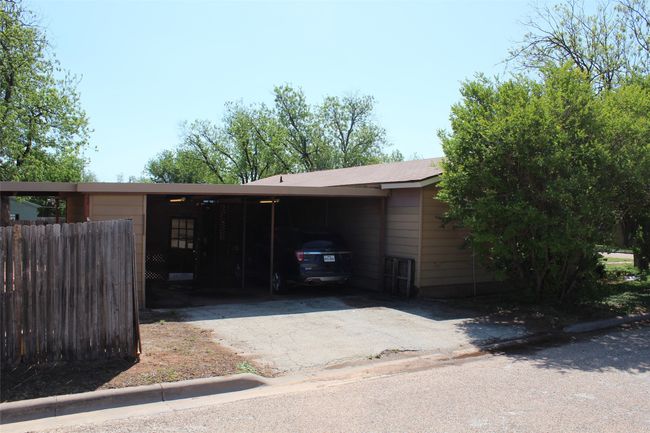 1281 W Eden St, House other with 3 bedrooms, 1 bathrooms and null parking in Munday TX | Image 32