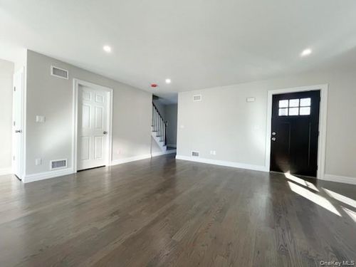 27 Church St, Highland Fls, NY, 10928-2036 | Card Image