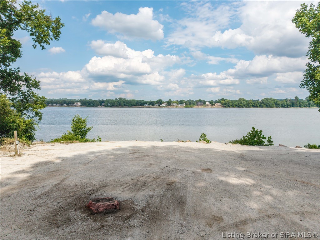 Land in Jeffersonville