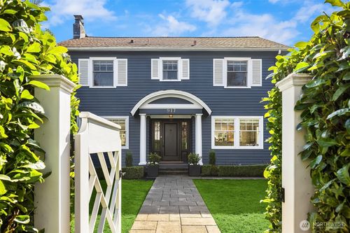 917 E Allison St, Seattle, WA, 98102-3805 | Card Image
