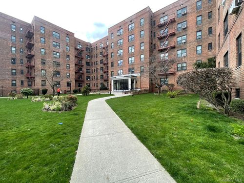 4-100 67th Rd, Forest Hills, NY, 11375-2754 | Card Image
