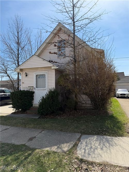 19870 Pasnow Ave, Euclid, OH, 44119-1479 | Card Image