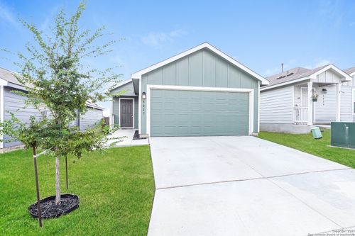 8027 Nube Medina, San Antonio, TX, 78252-4809 | Card Image