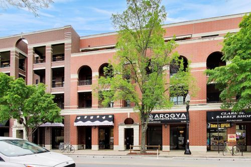 4n-4743 N Clark St, Chicago, IL, 60640-7020 | Card Image