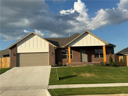90 W Watson Ln, Farmington, AR, 72730-2802 | Card Image