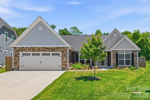 97 Spence Dr, Hendersonville, NC, 28739-4066 | Card Image