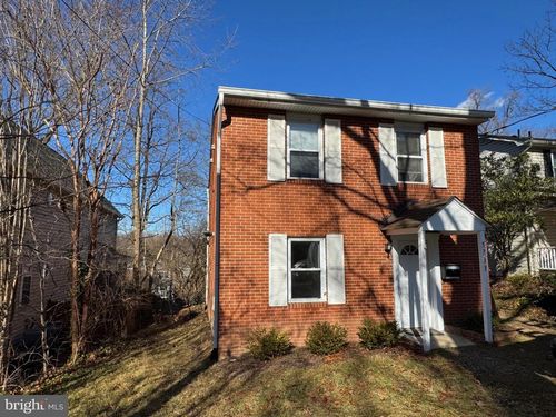 5733 8th St N, ARLINGTON, VA, 22205-1021 | Card Image