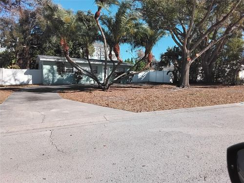 327 Barbara Cir, BELLEAIR, FL, 33756-1042 | Card Image