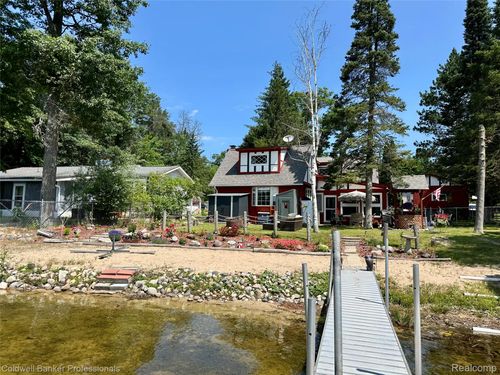 7351 Chain Lake Dr, South Branch, MI, 48761-9601 | Card Image