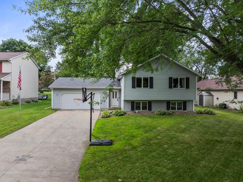 811 Spruce Ct, Pine Island, MN, 55963-9743 | Card Image