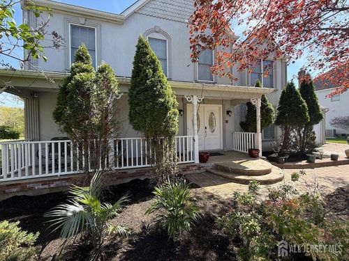 21 Crestview Dr, KENDALL PARK, NJ, 08824-1803 | Card Image