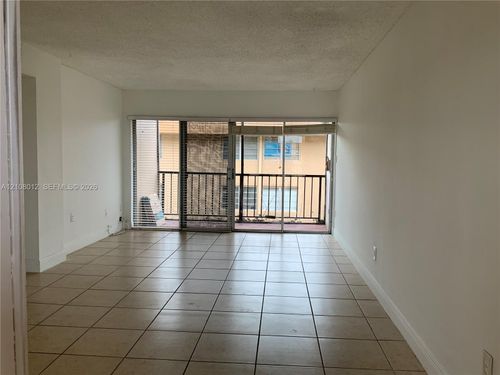 403-8889 Fontainebleau Blvd, Miami, FL, 33172-4459 | Card Image
