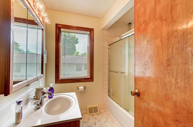 14233 Leo Rd, House other with 4 bedrooms, 2 bathrooms and null parking in Leo IN | Image 17