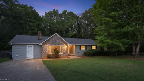 222 Pleasantview Dr, King, NC, 27021-9282 | Card Image