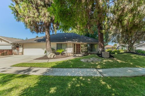 8189 N Angus St, Fresno, CA, 93720-2008 | Card Image