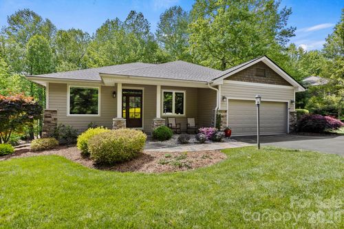 547 Pinnacle Peak Ln, Flat Rock, NC, 28731-8598 | Card Image