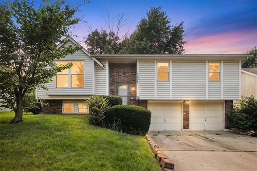 3008 Bryn Mawr Dr, Independence, MO, 64057-1429 | Card Image