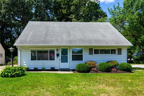 572 Woodmere Dr, Berea, OH, 44017-2662 | Card Image