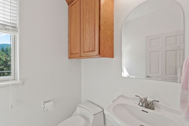 Main level powder room | Image 28
