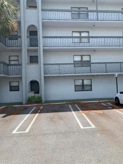 301-2050 N Congress Ave, West Palm Beach, FL, 33401-8209 | Card Image