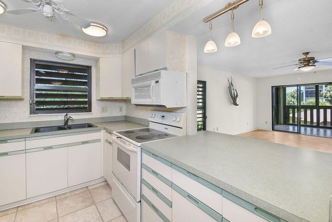 APT-201B - 162 Se Saint Lucie Blvd, Condo with 3 bedrooms, 2 bathrooms and null parking in Stuart FL | Image 12